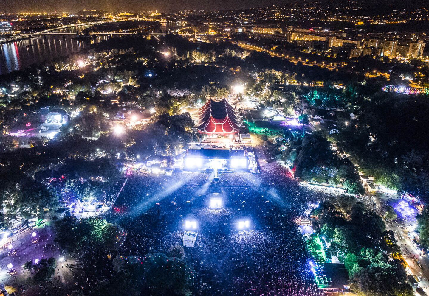 Dan Bárta vyjede s Illustratosphere na turné Mezi vrcholy Sziget 2018