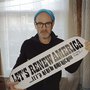 Zpěvák Michael Stipe z kapely R.E.M. dal o sobě znovu vědět