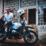 Tragikomickou skladbu  SíťOFFka věnuje Láska především dětem školou povinným a jejich rodičům