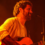 Nick Mulvey okouzlil Prahu, Futurum se ponořilo do jemné melancholie i radostné energie