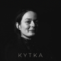 Kytka vydává albový debut o lásce, pozdních začátcích a vlastní cestě