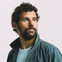 Nick Mulvey přiveze svou hudbu do pražského Futura