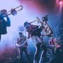 Německá techno dechovka MEUTE přiveze nové album do Prahy a Ostravy