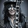 Slash přivezl do Prahy čtvrtstoletou muziku 